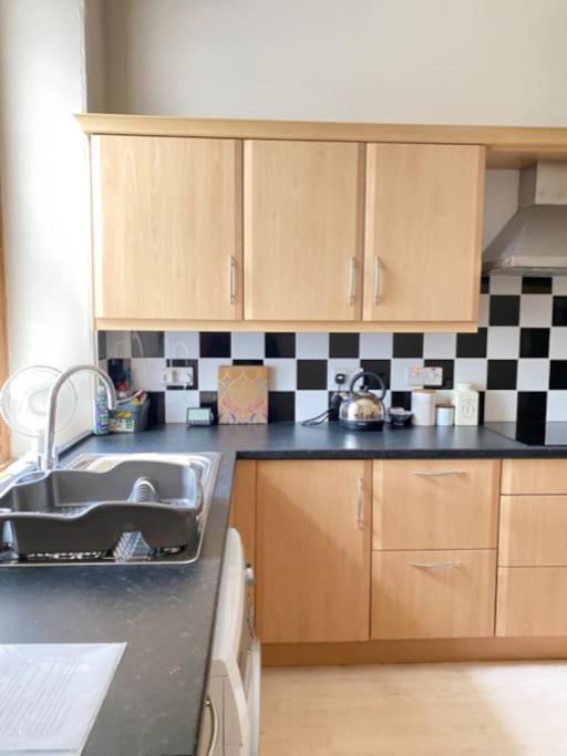 Dalry  St John'S Flat Spacious Accomodation מראה חיצוני תמונה